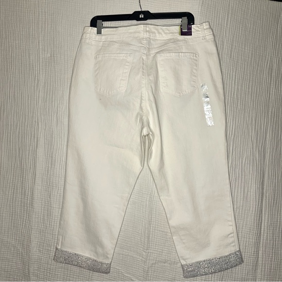 Gloria Vanderbilt Women's Mid Rise Jordyn CAPRI JEANS White Rhinestones NWT 16 - Picture 9 of 16